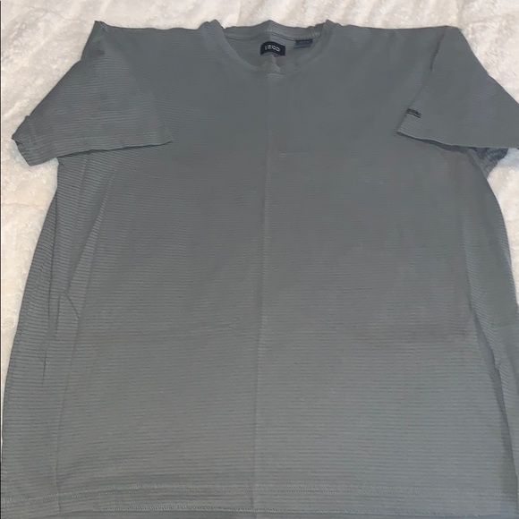 Izod Shirt. EUC. - Picture 2 of 8